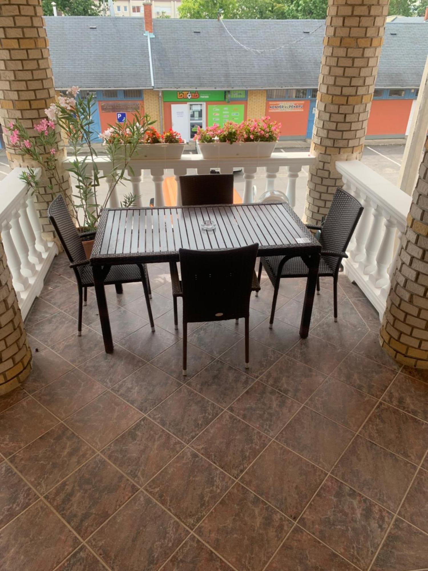 Agora Apartman Хайдусобосло Экстерьер фото